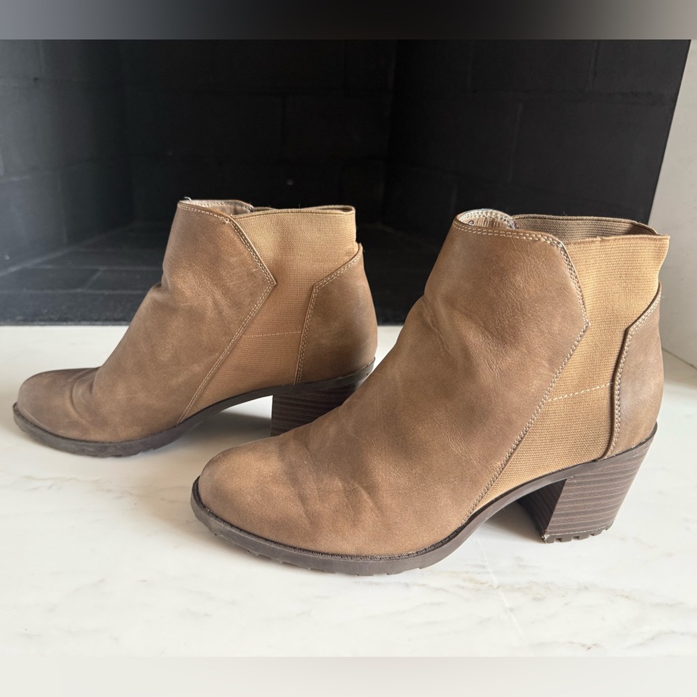 AEROSOLES Women Bootie Ankle Boots Shoes Brown Boots 
Size 8 M